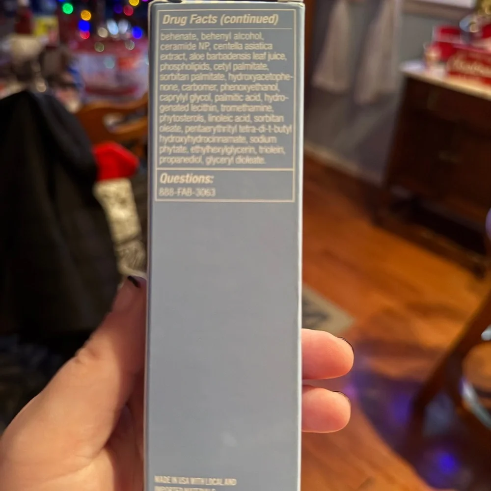 First Aid Beauty Ultra Repair Rescue Barrier Balm - Light Blue - Picture 3 of 5
